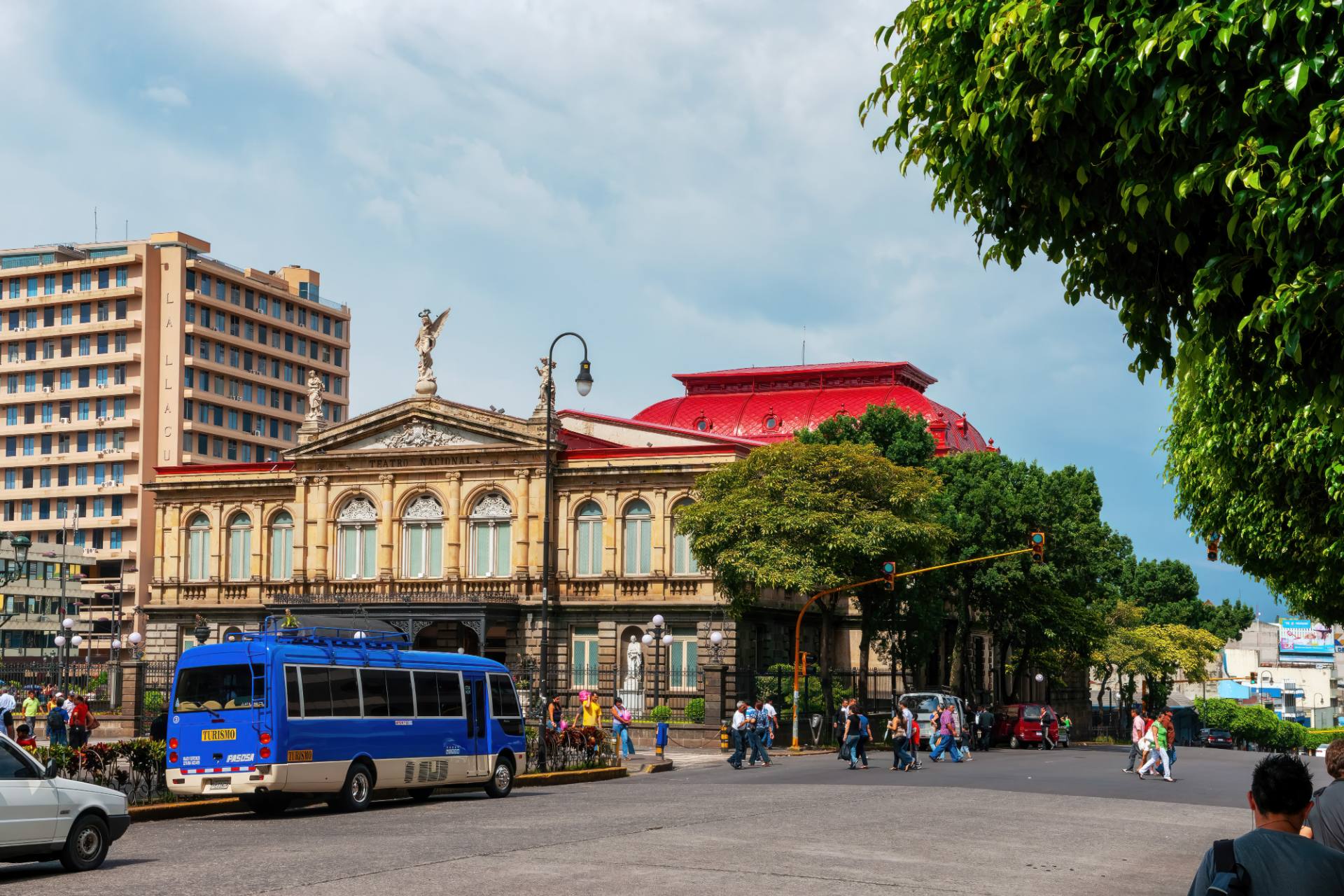 Das Nationaltheater in San José wurde im klassizistischen Stil nach dem Vorbild der Pariser Oper erbaut. Eröffnet wurde es 1891 mit Johann Wolfgang von Goethes "Faust".